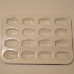 White Madeleine Baking Mold